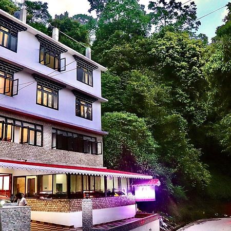 Daksha Pelling Nest Hotel Exterior photo