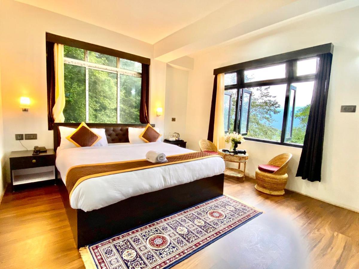 Daksha Pelling Nest Hotel Exterior photo