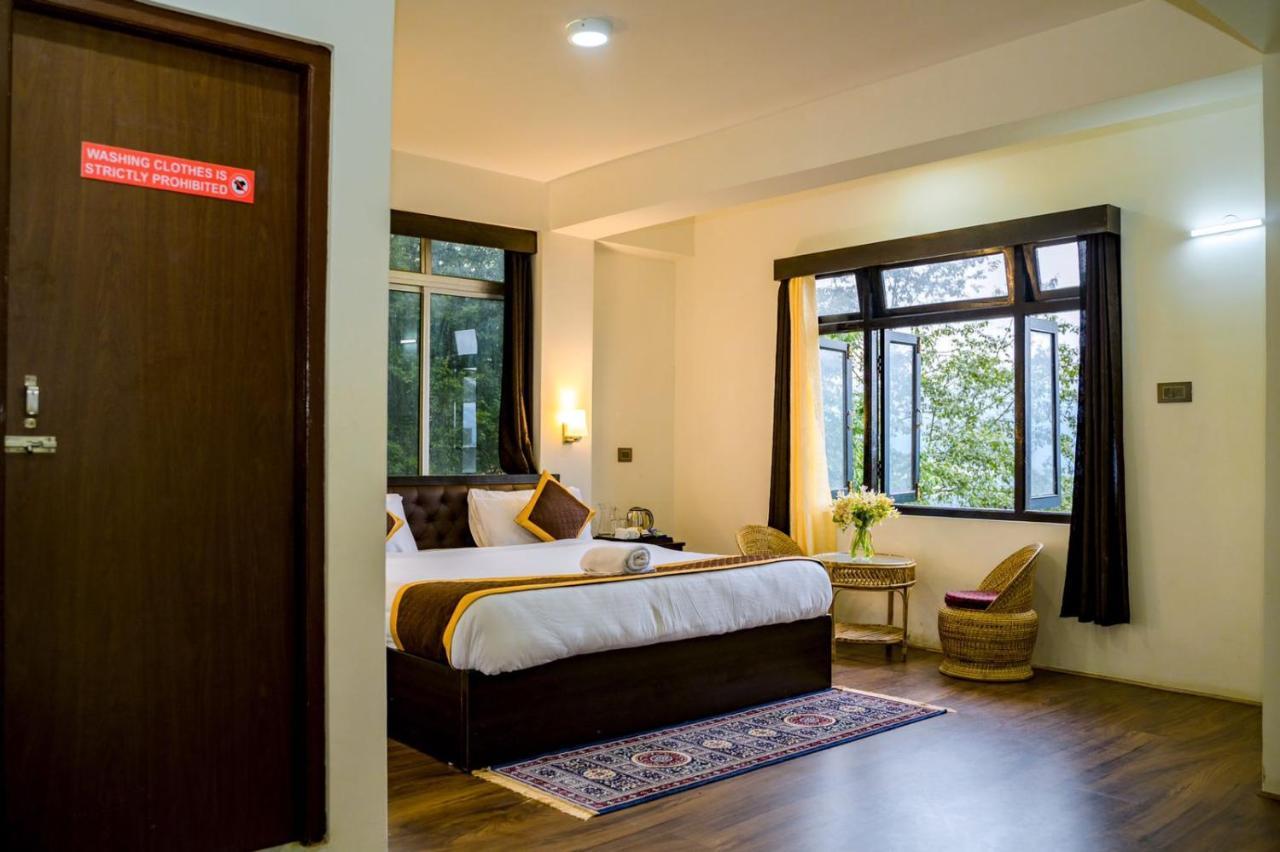 Daksha Pelling Nest Hotel Exterior photo