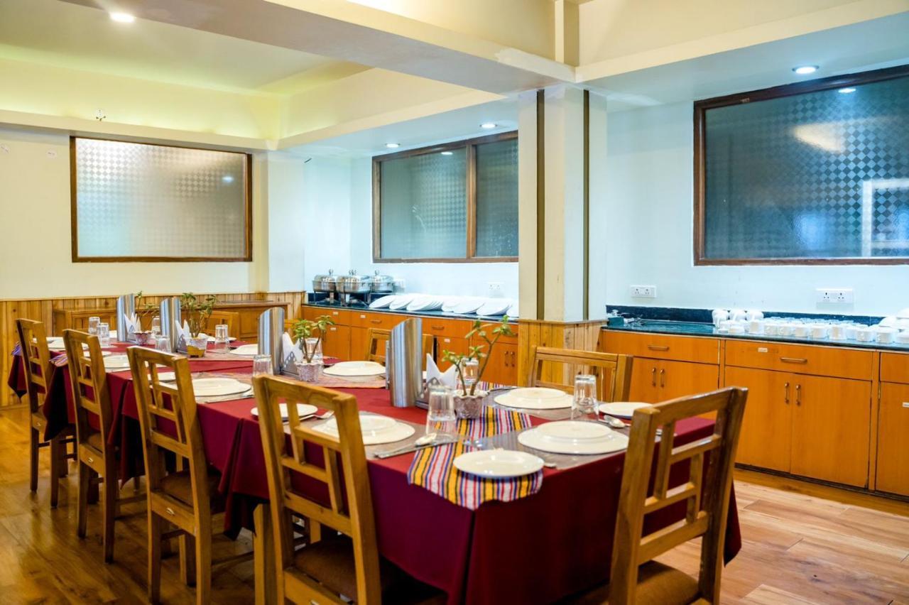 Daksha Pelling Nest Hotel Exterior photo